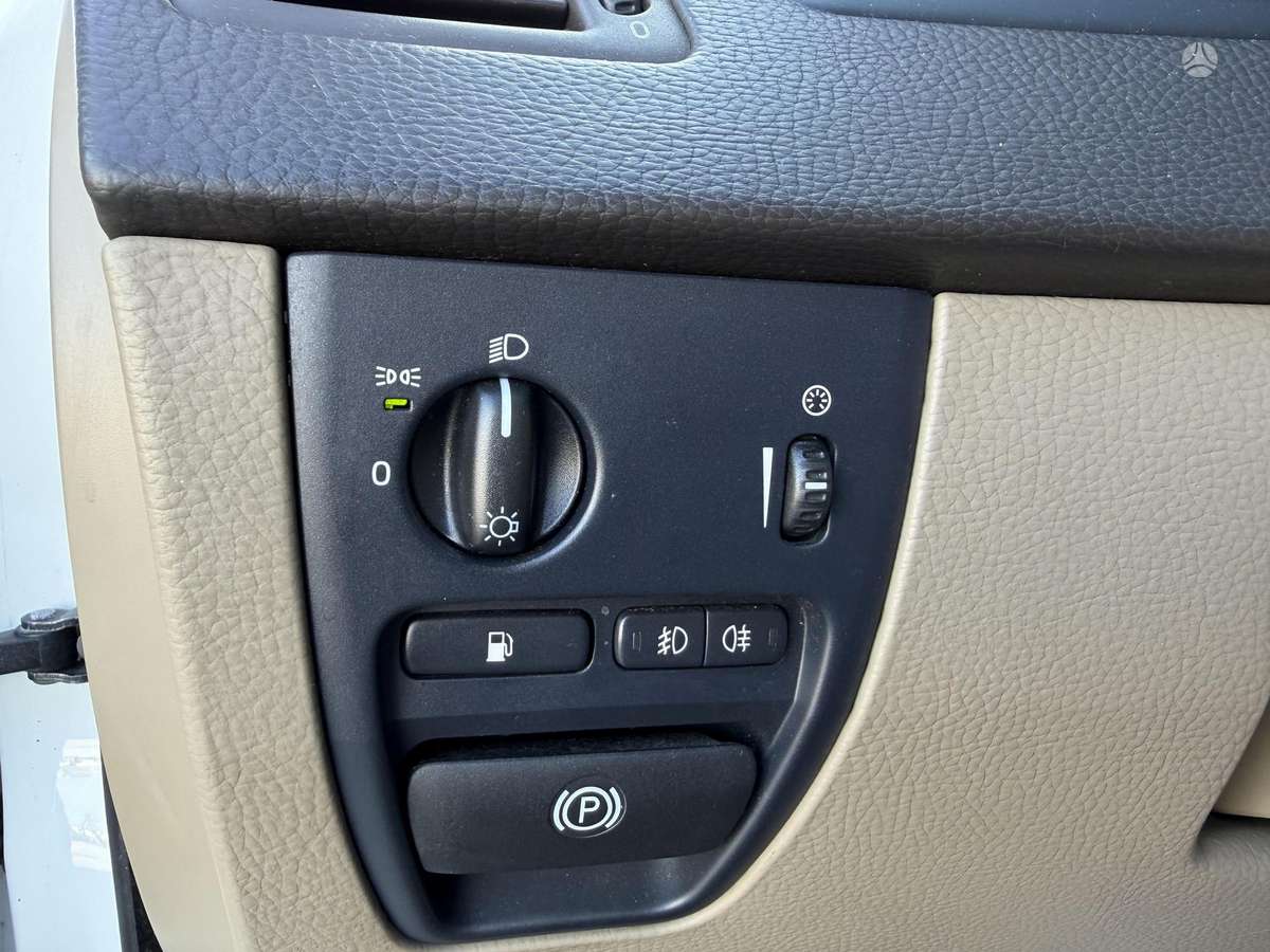 Volvo XC90 2012 — photo 17