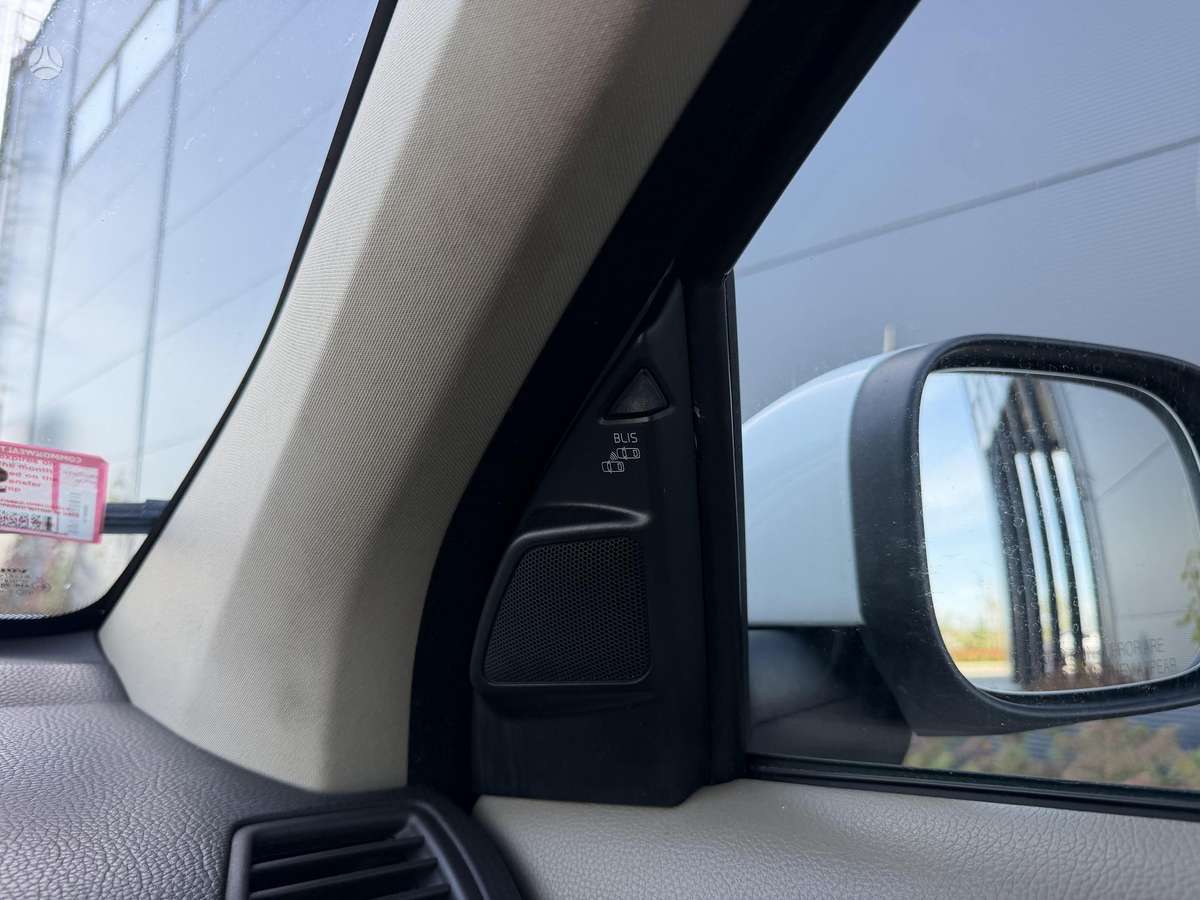 Volvo XC90 2012 — rear view