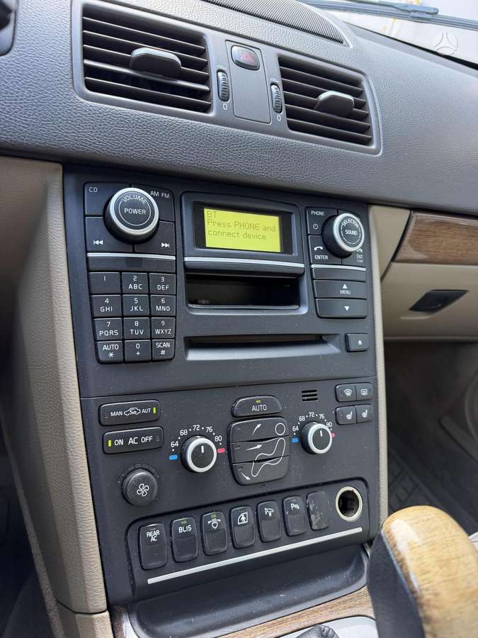 Volvo XC90 2012 — interior