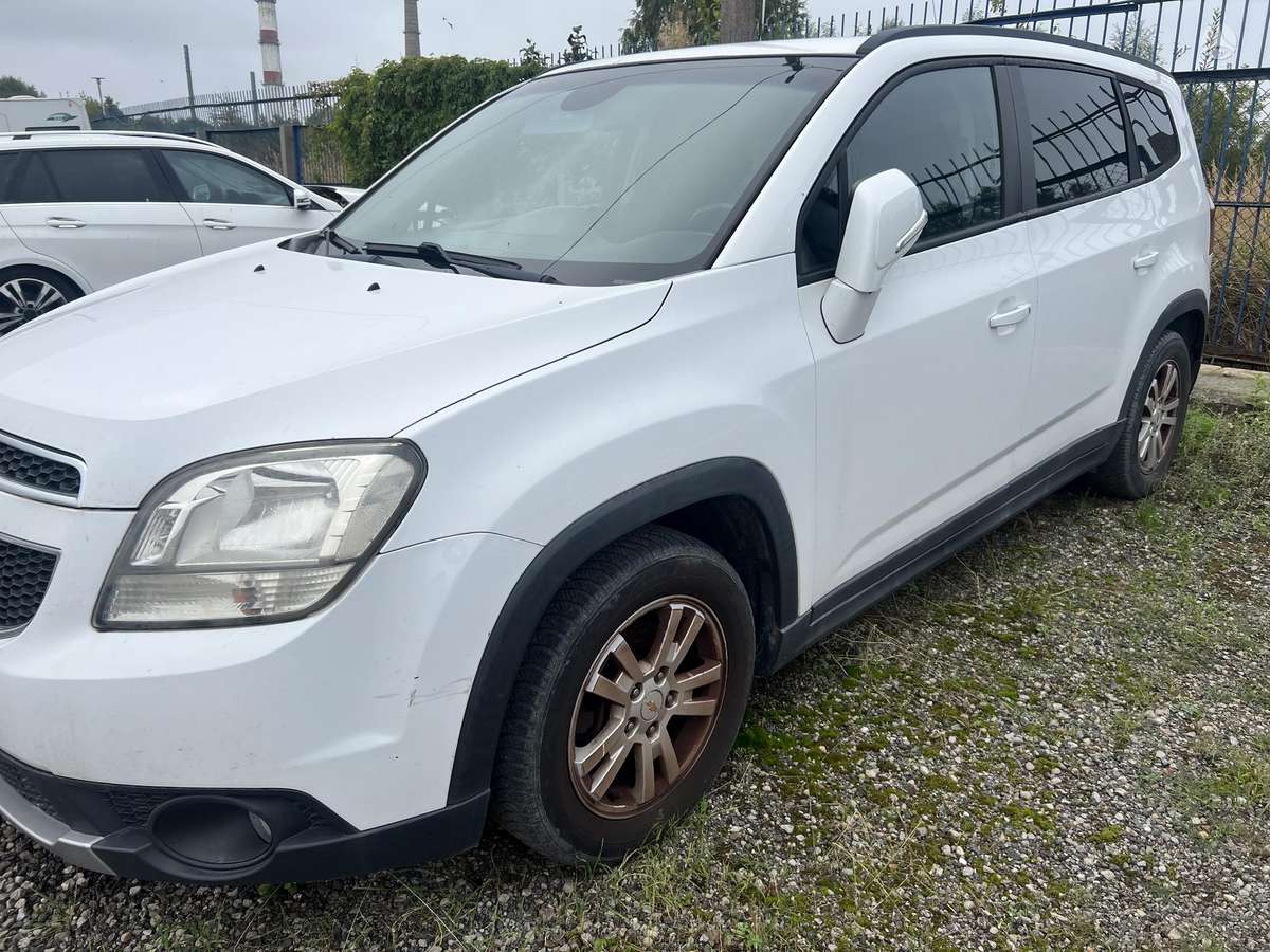 Chevrolet Orlando 2014 — interior