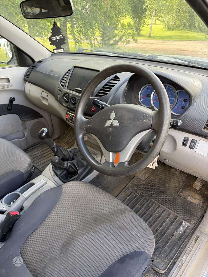 Mitsubishi L200 2010 — photo 7