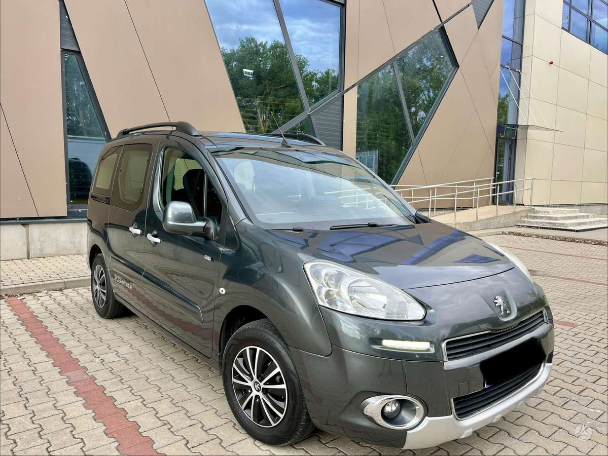 Peugeot Partner 2015 — салон