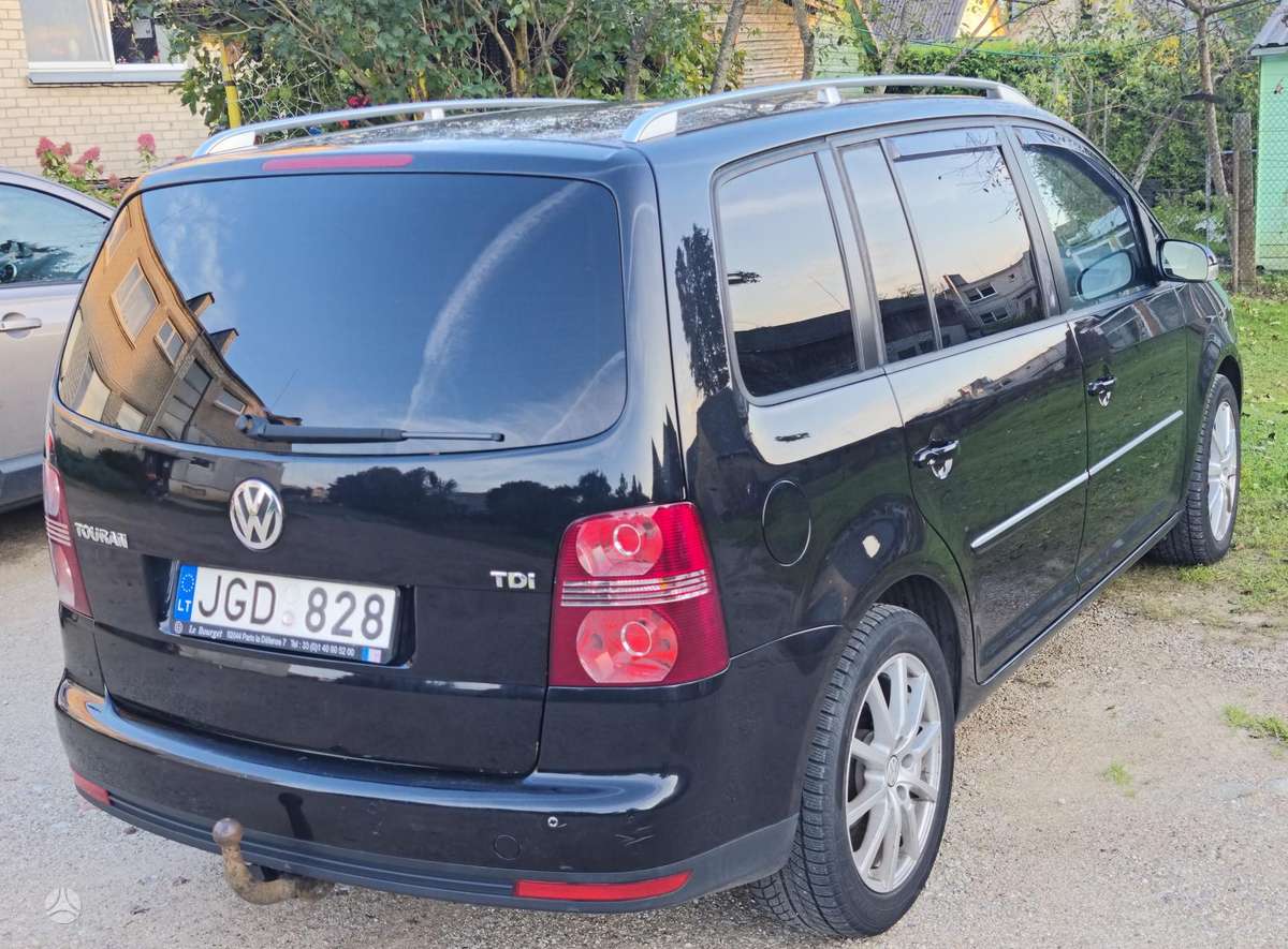 Volkswagen Touran 2007 — rear view
