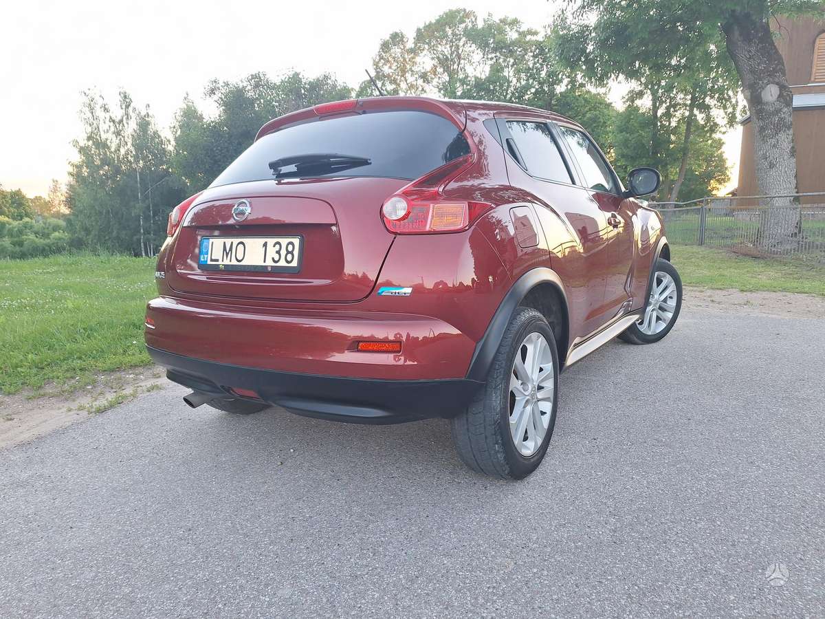Nissan Juke 2010 — салон