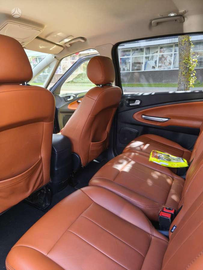 Ford S-MAX 2012 — вигляд ззаду