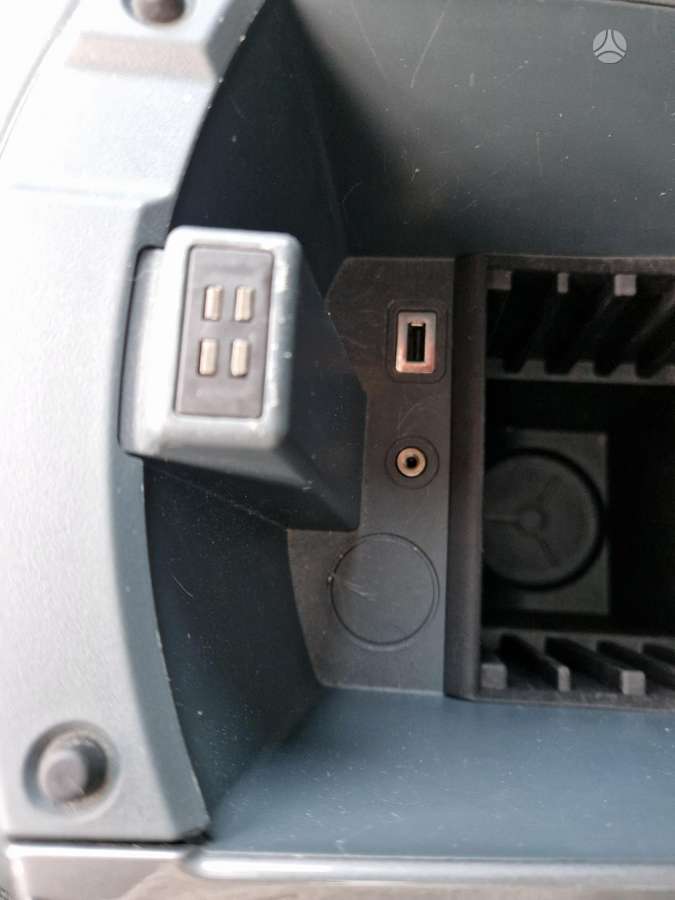 Ford Grand 2014 — photo 12