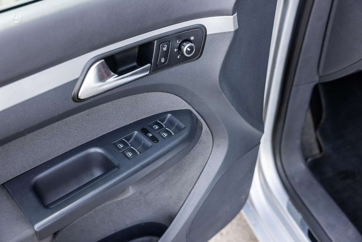 Volkswagen Touran 2012 — photo 10