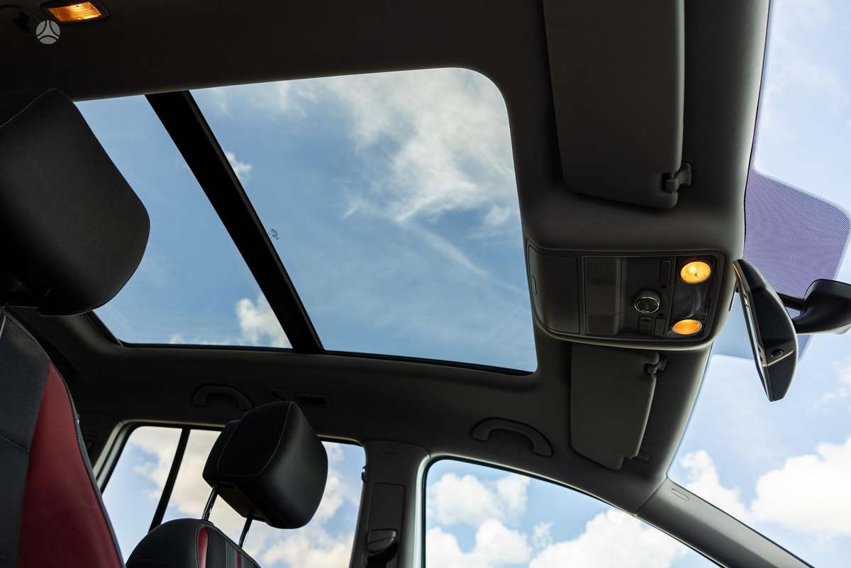 Volkswagen Touran 2012 — photo 11