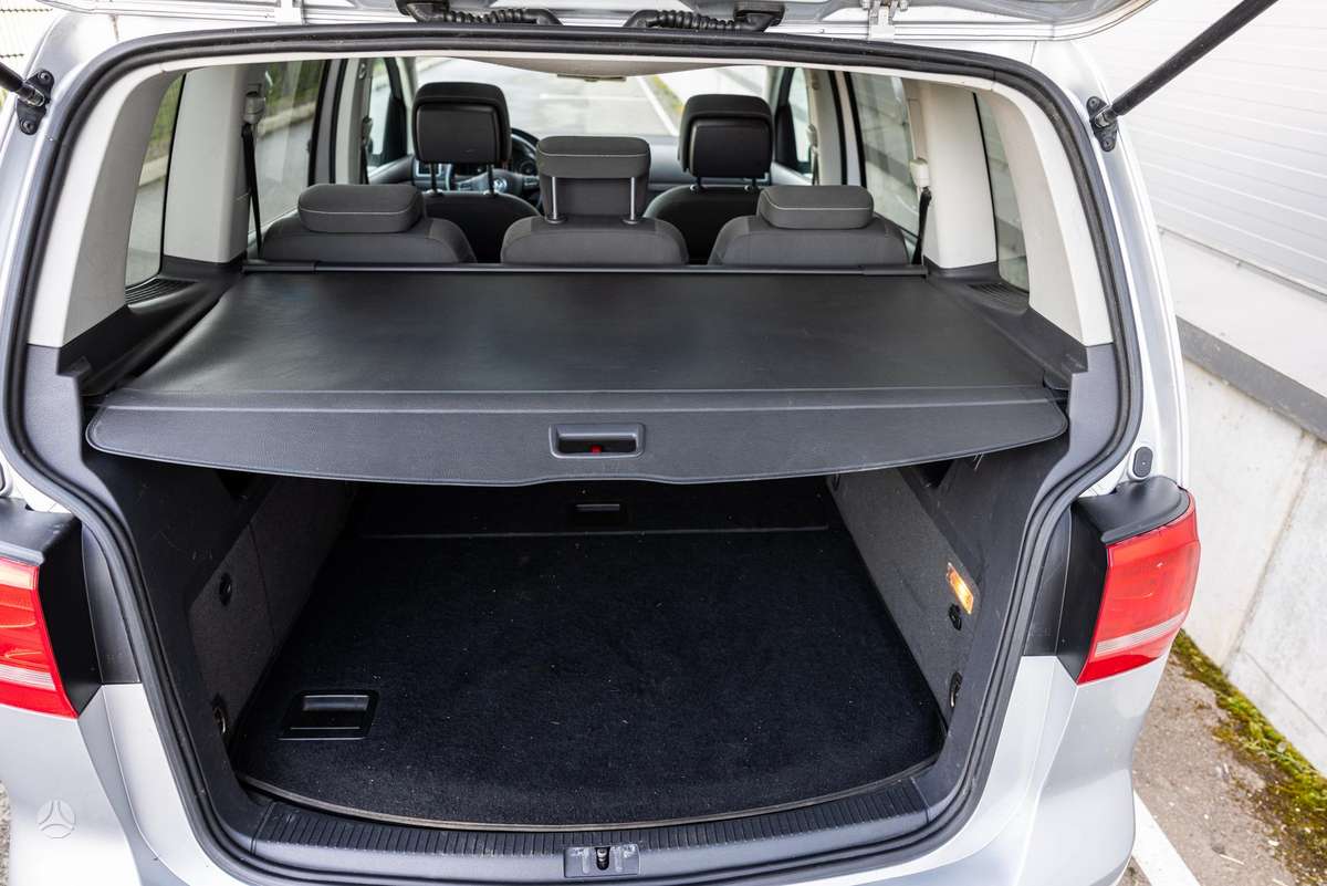 Volkswagen Touran 2012 — photo 12
