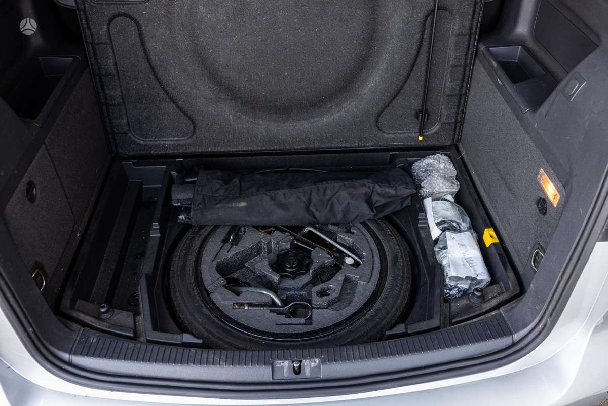 Volkswagen Touran 2012 — photo 13