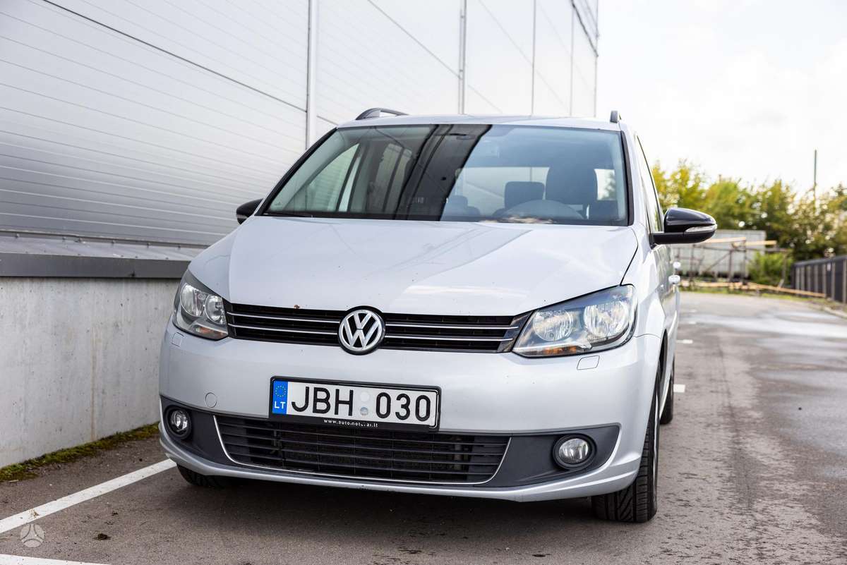 Volkswagen Touran 2012 — rear view