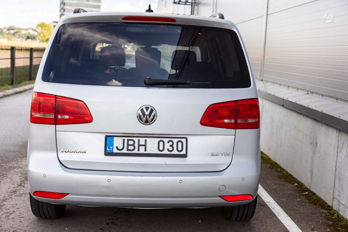 Volkswagen Touran 2012 — engine 1968 cm³, 140 HP (103kW)