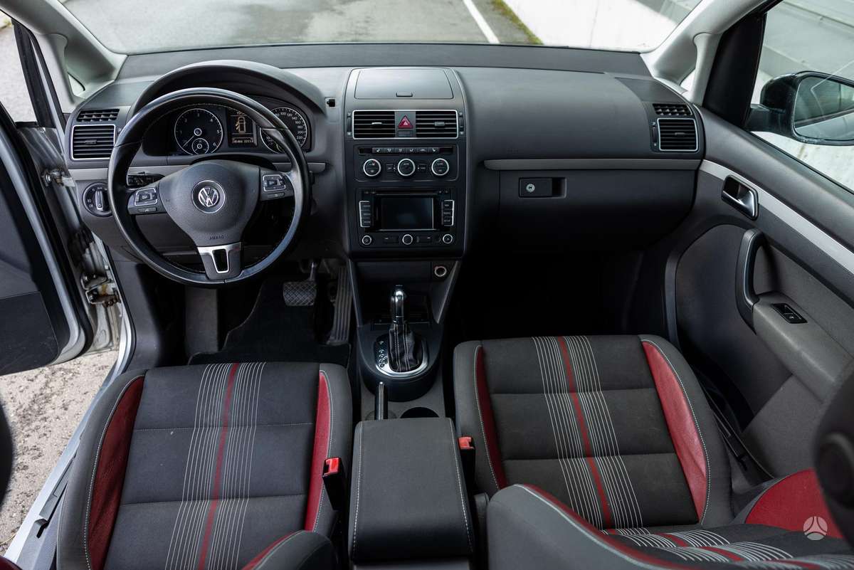 Volkswagen Touran 2012 — photo 8