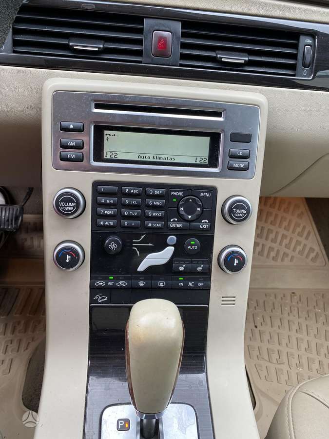 Volvo XC70 2010 — photo 10