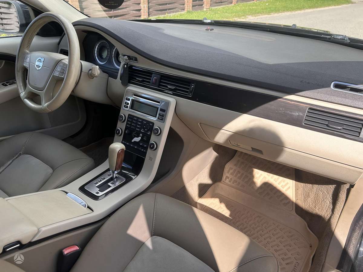 Volvo XC70 2010 — photo 10
