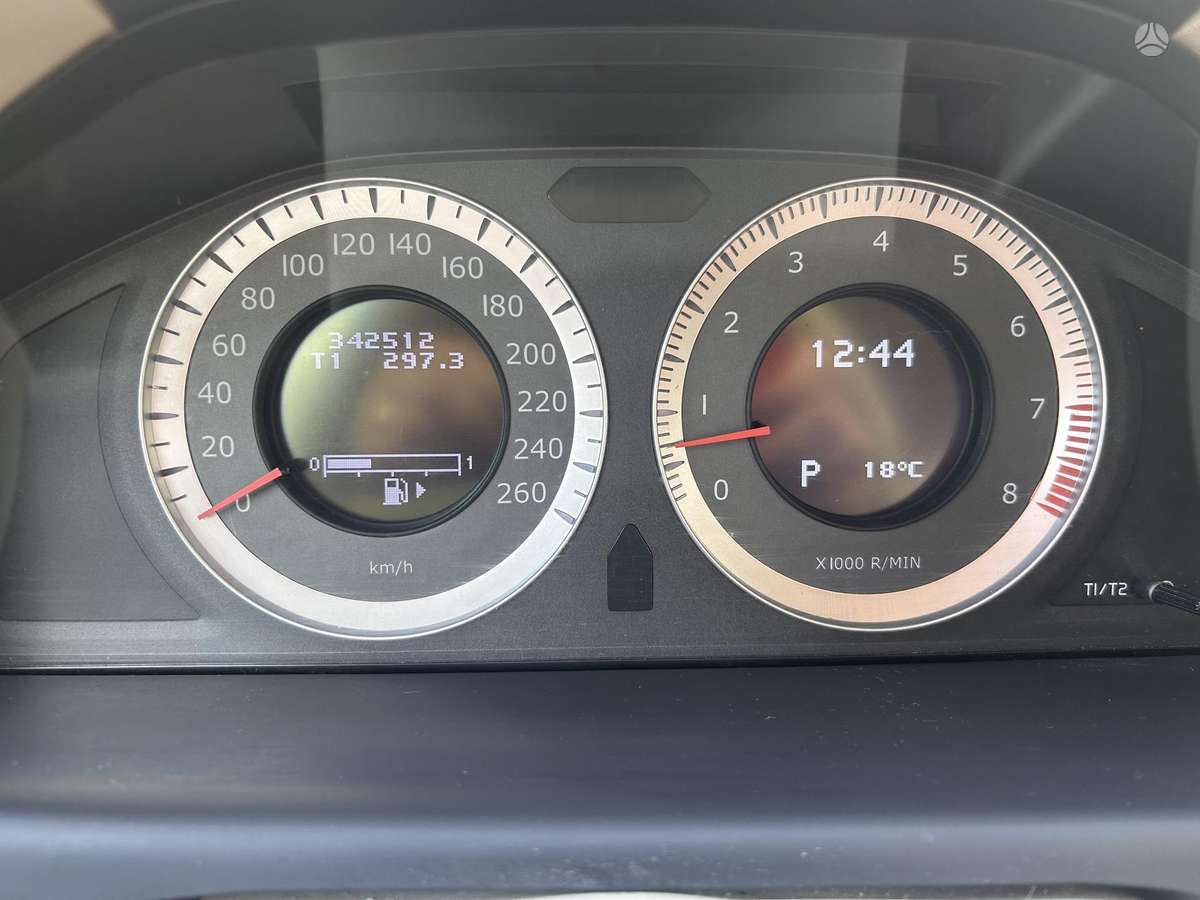 Volvo XC70 2010 — photo 11
