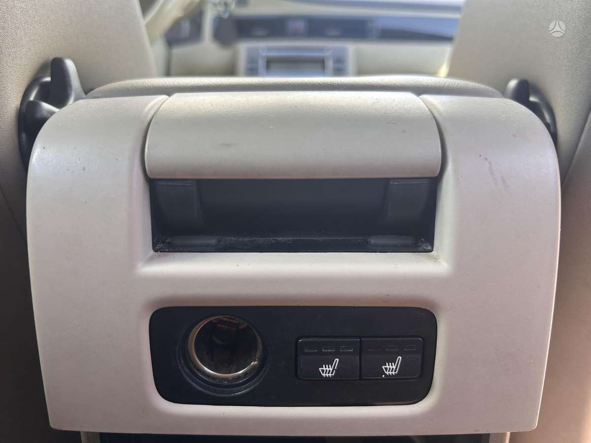 Volvo XC70 2010 — photo 12