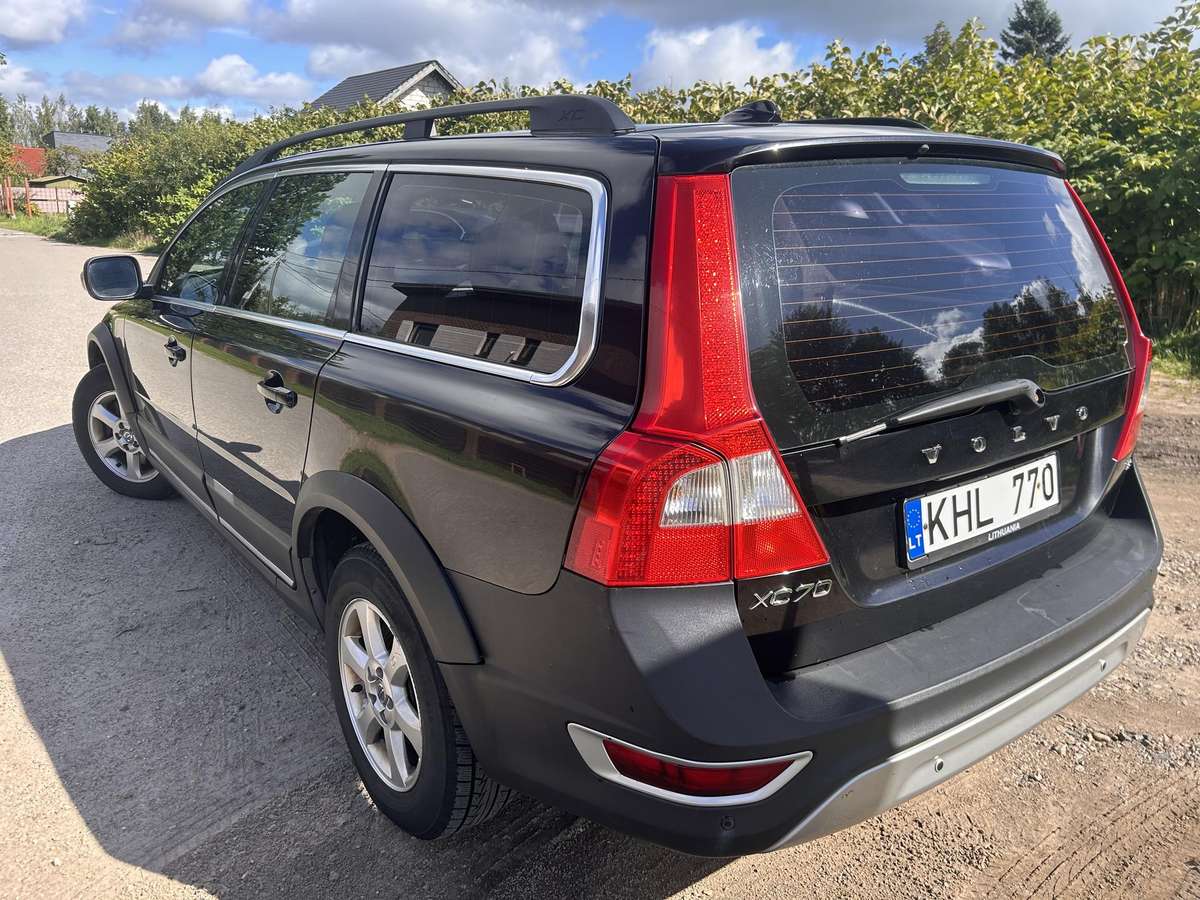 Volvo XC70 2010 — engine 3192 cm³, 238 HP (175kW)