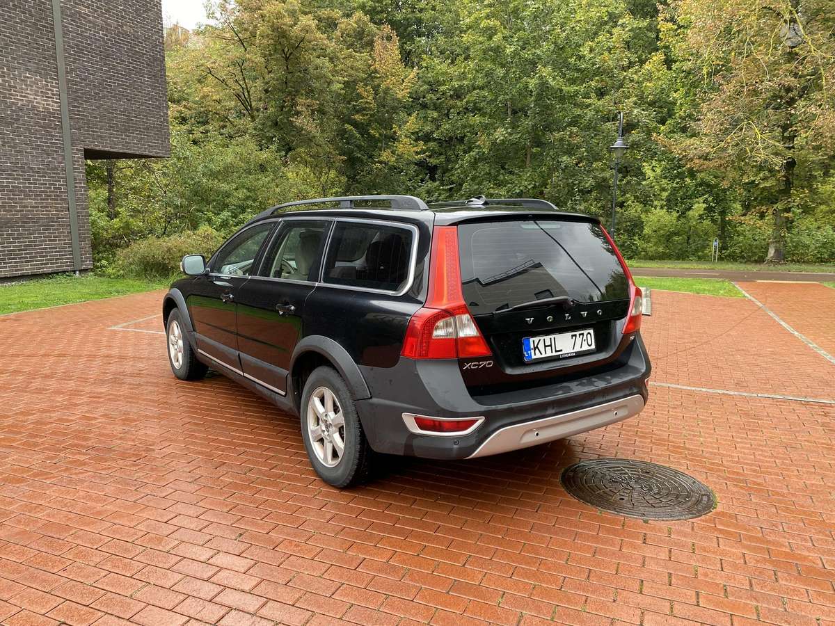 Volvo XC70 2010 — engine 3192 cm³, 238 HP (175kW)
