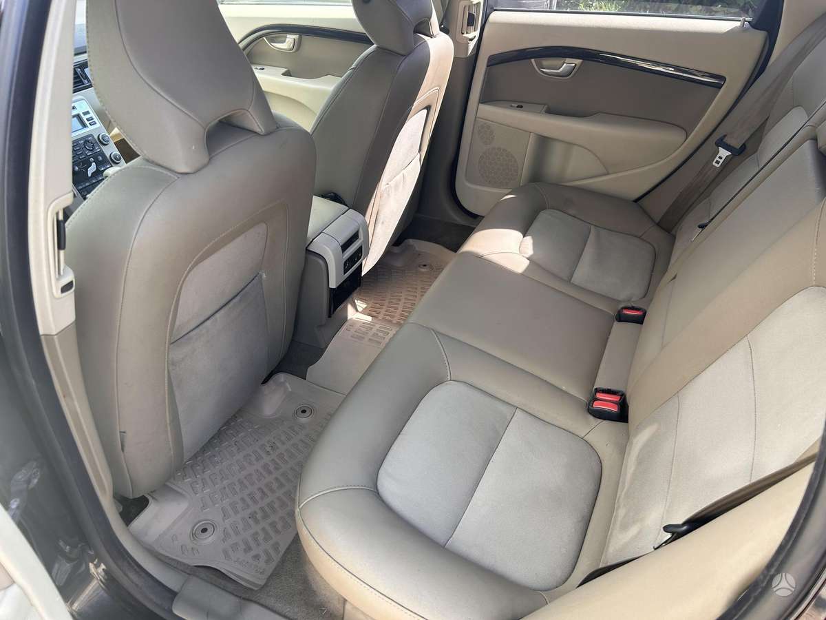 Volvo XC70 2010 — photo 7