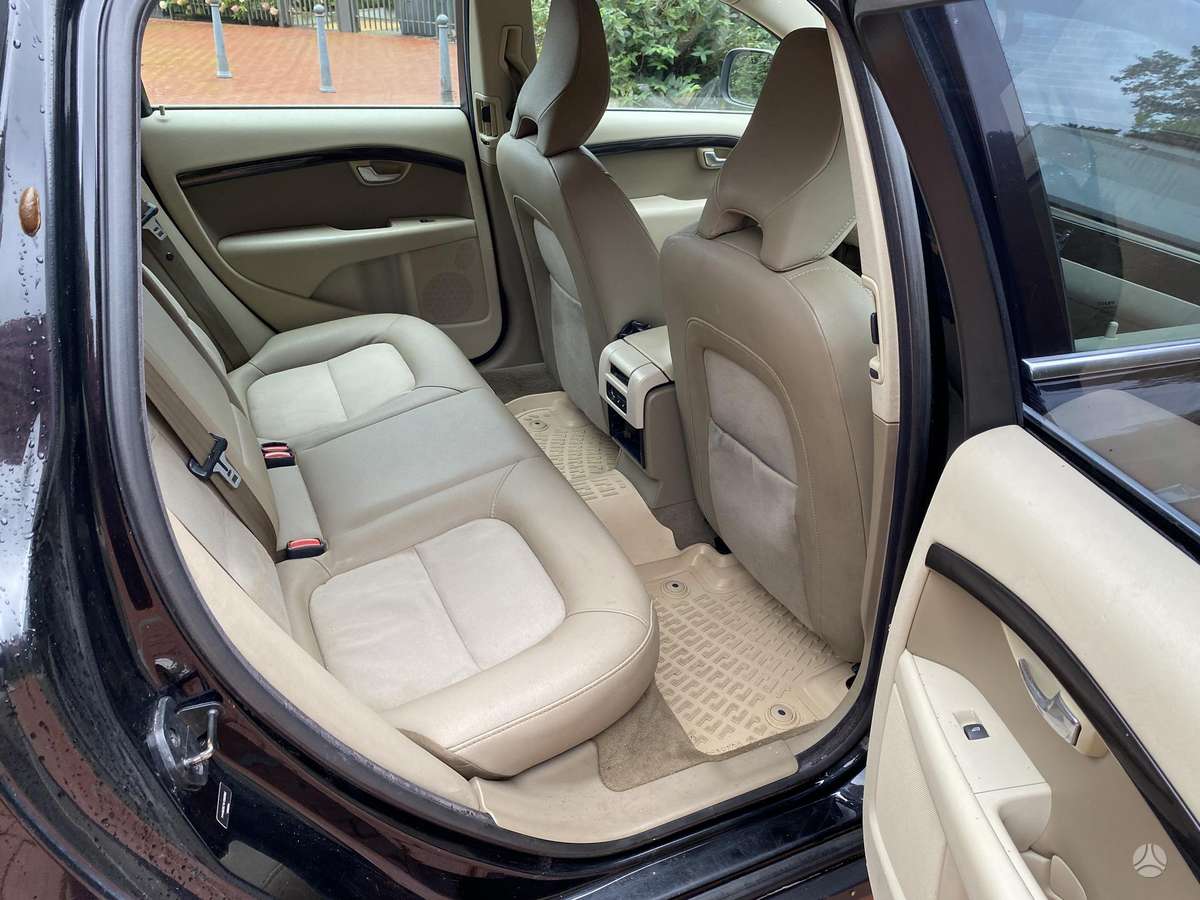 Volvo XC70 2010 — photo 8