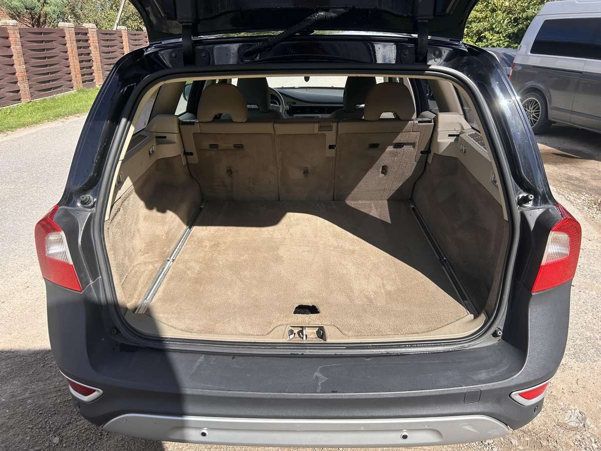 Volvo XC70 2010 — photo 8