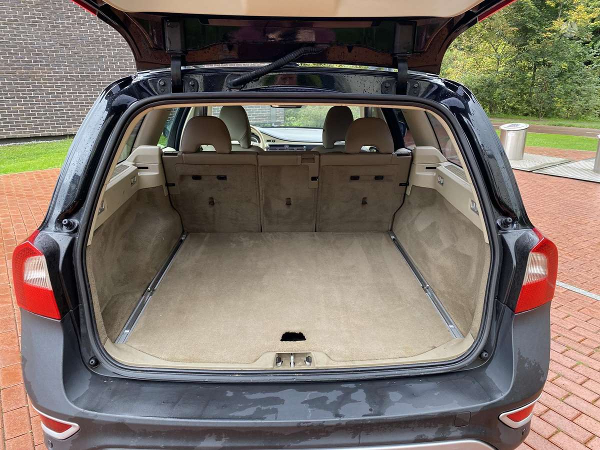 Volvo XC70 2010 — photo 9