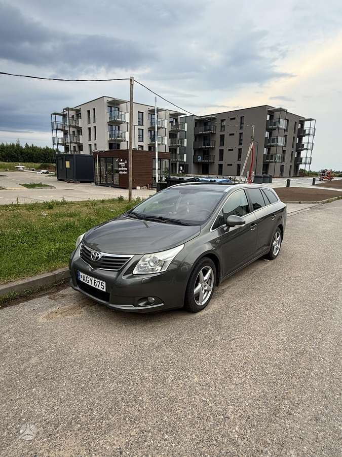 Toyota Avensis, 2010