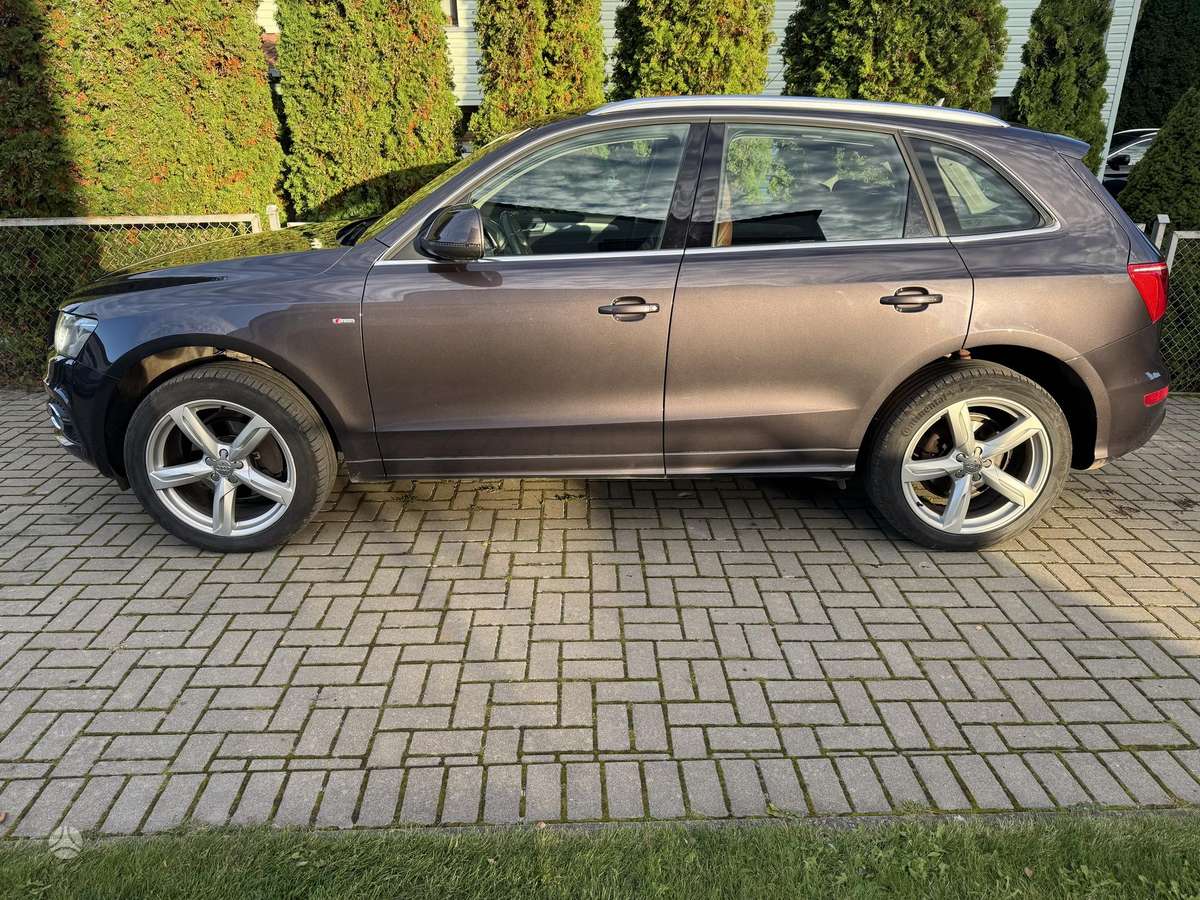Audi Q5 2009 — салон