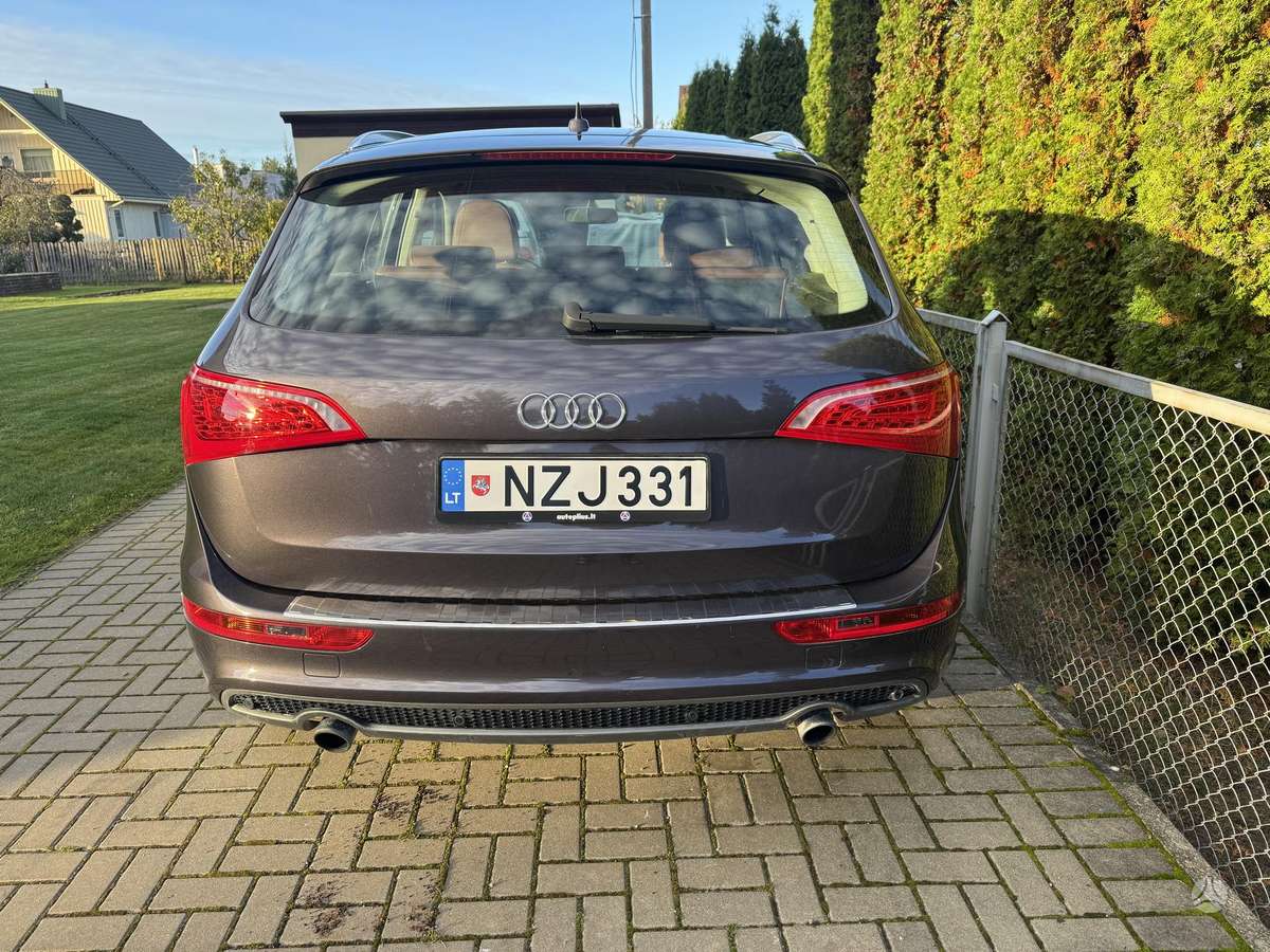 Audi Q5 2009 — двигун 1984 cm³, 211 HP (155kW)