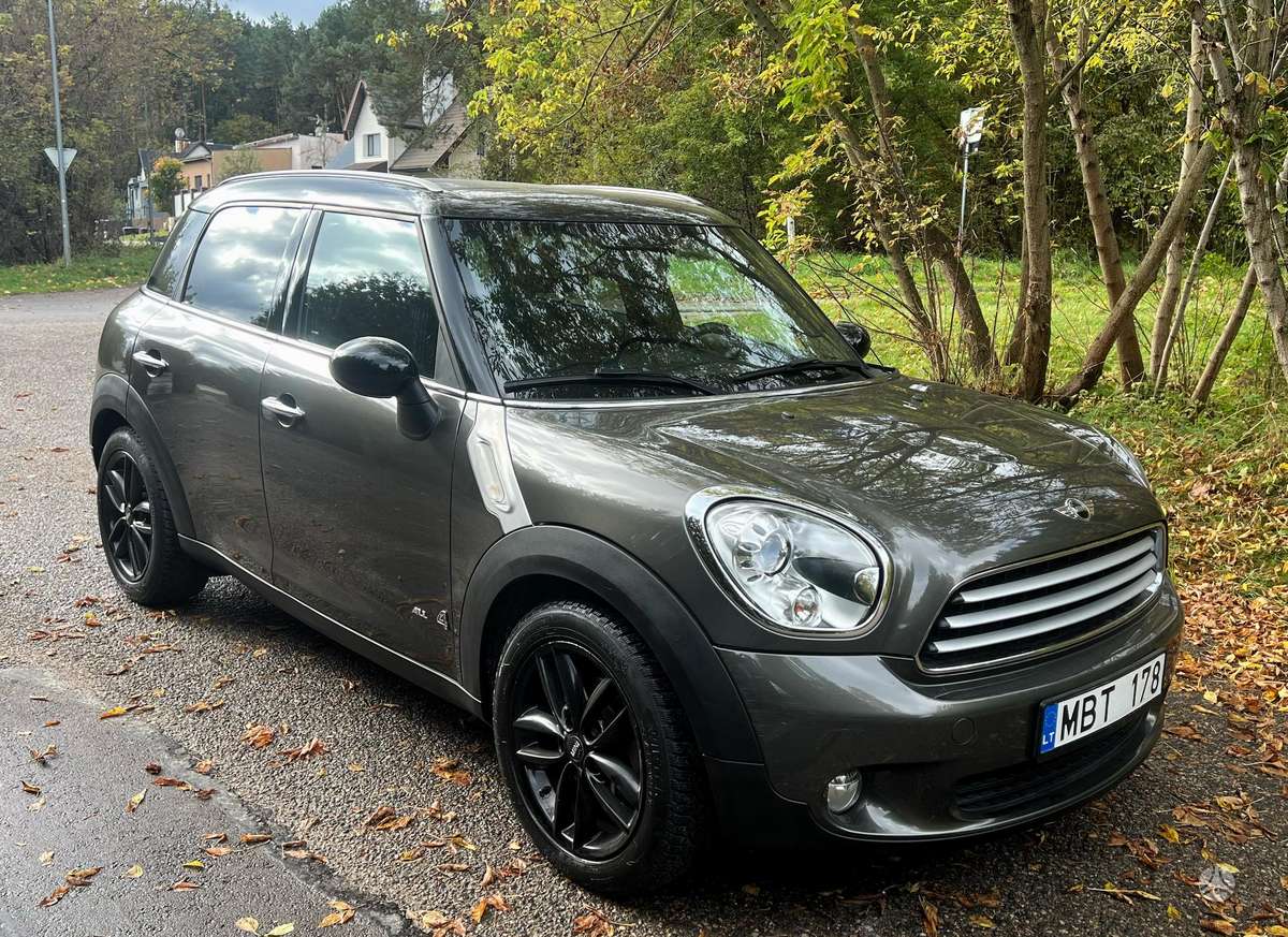 Mini Countryman 2012 — rear view