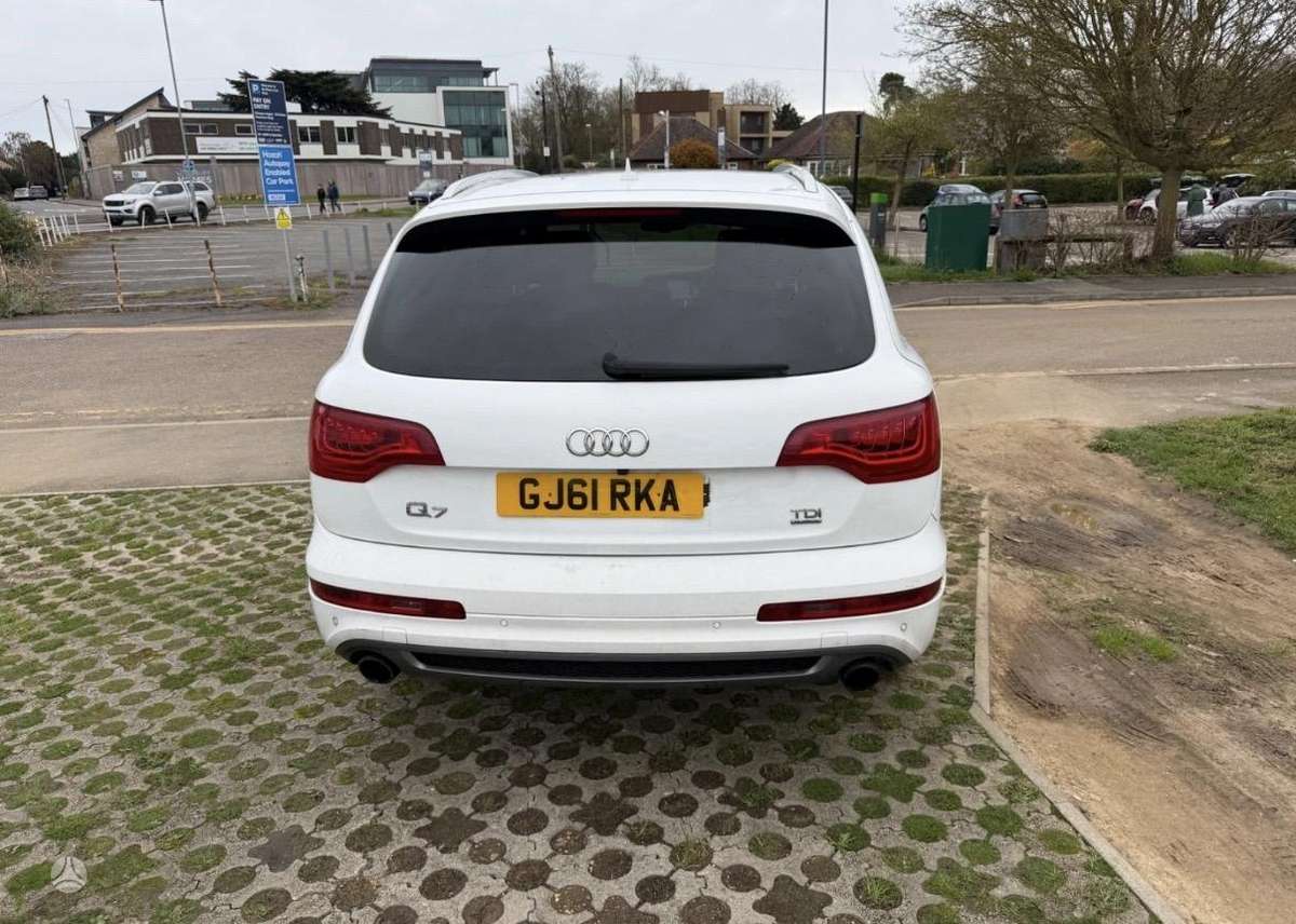 Audi Q7 2012 — engine 2967 cm³, 245 HP (180kW)