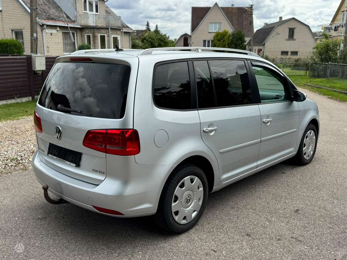 Volkswagen Touran 2011 — двигун 1968 cm³, 170 HP (125kW)