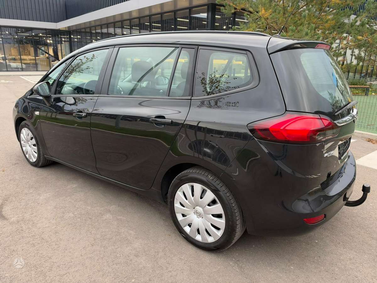 Opel Zafira 2014 — салон