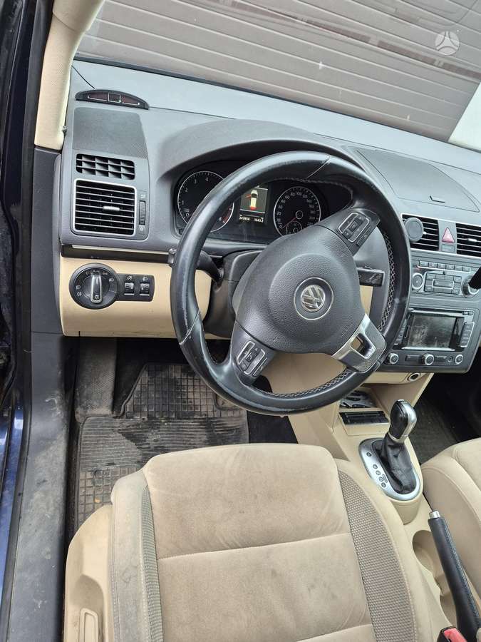 Volkswagen Touran 2010 — photo 11