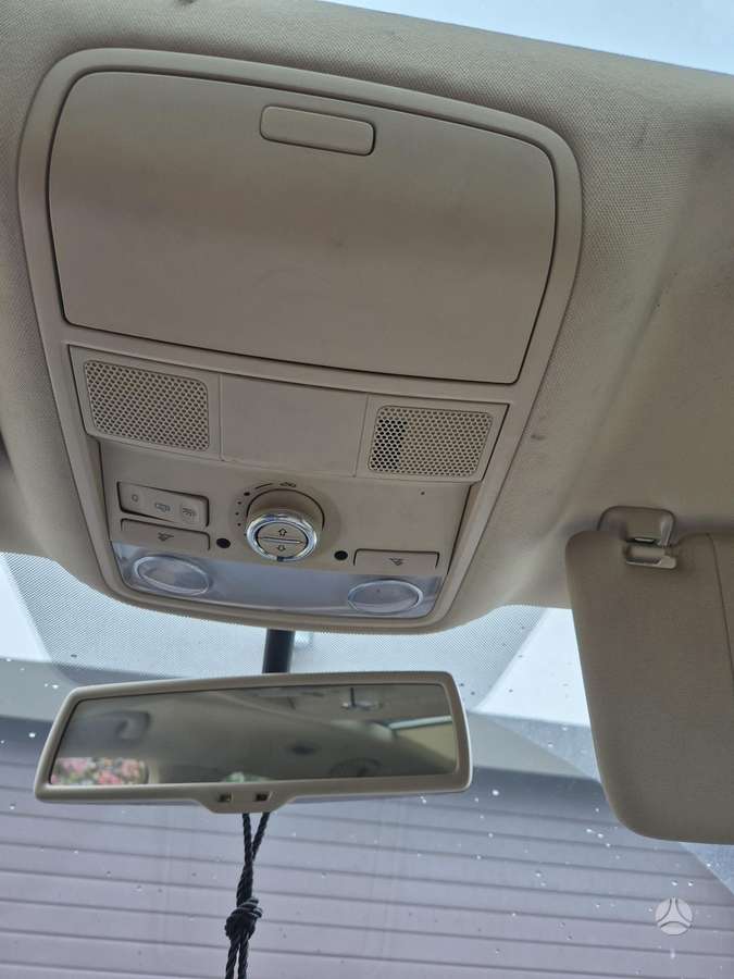 Volkswagen Touran 2010 — photo 13