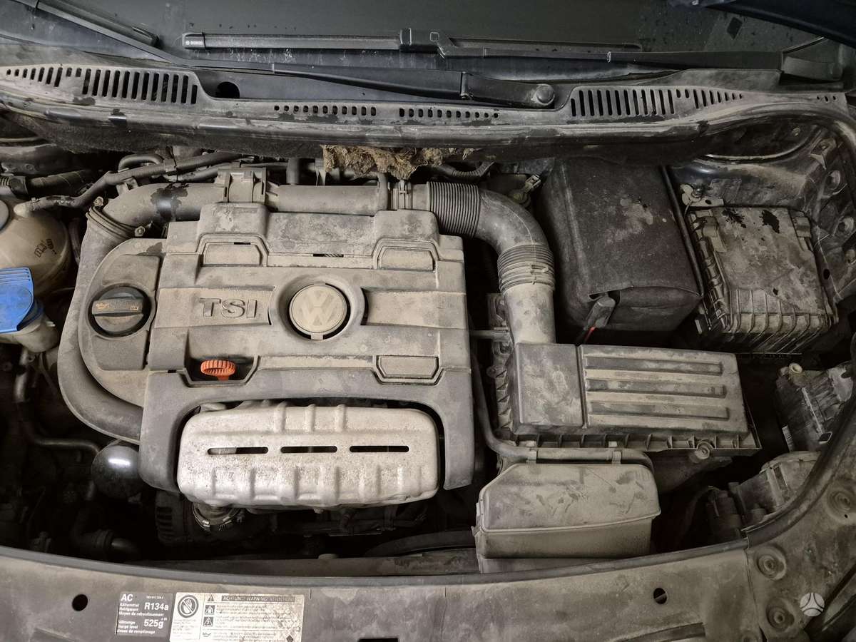 Volkswagen Touran 2010 — photo 16