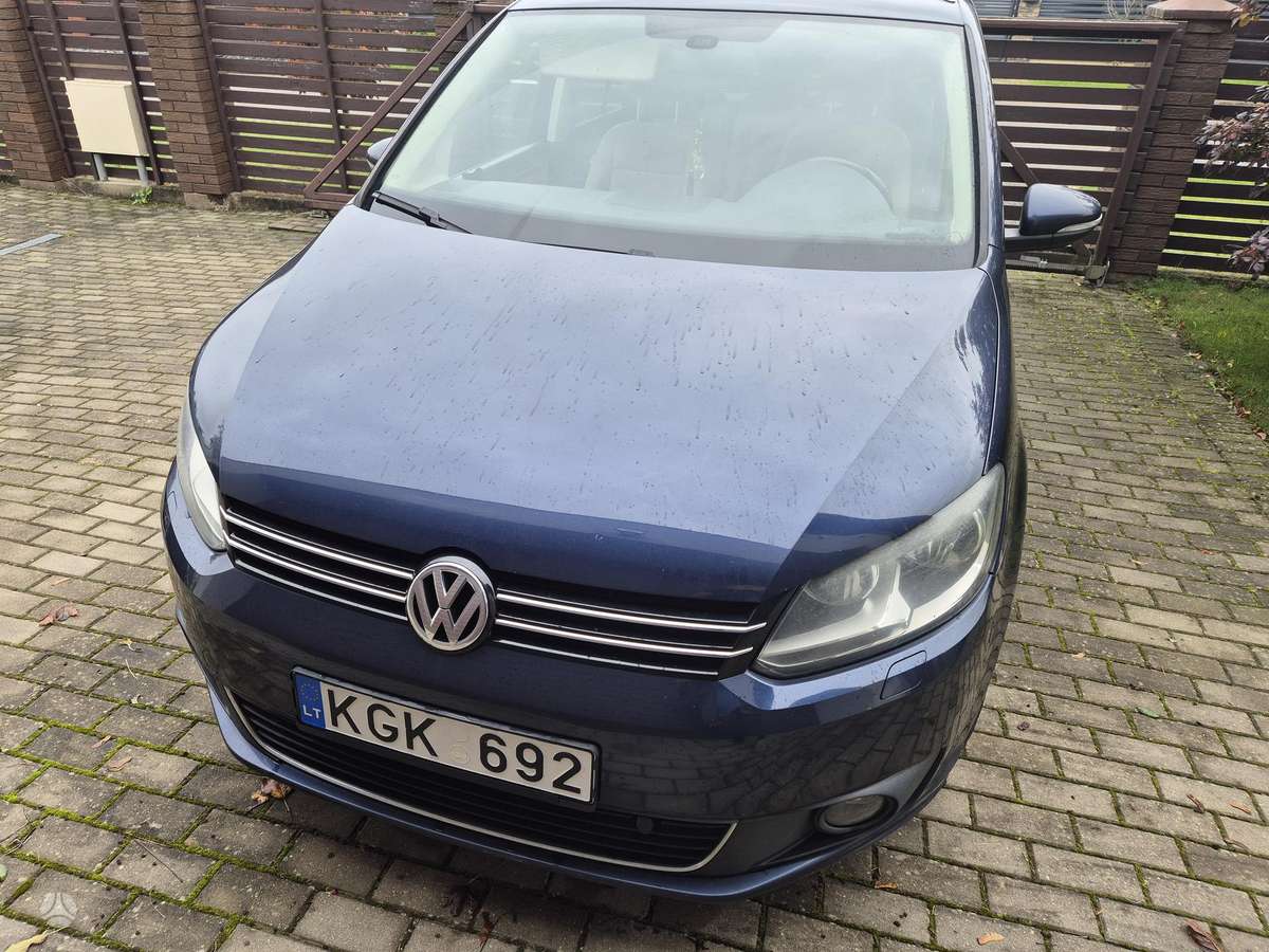 Volkswagen Touran 2010 — rear view