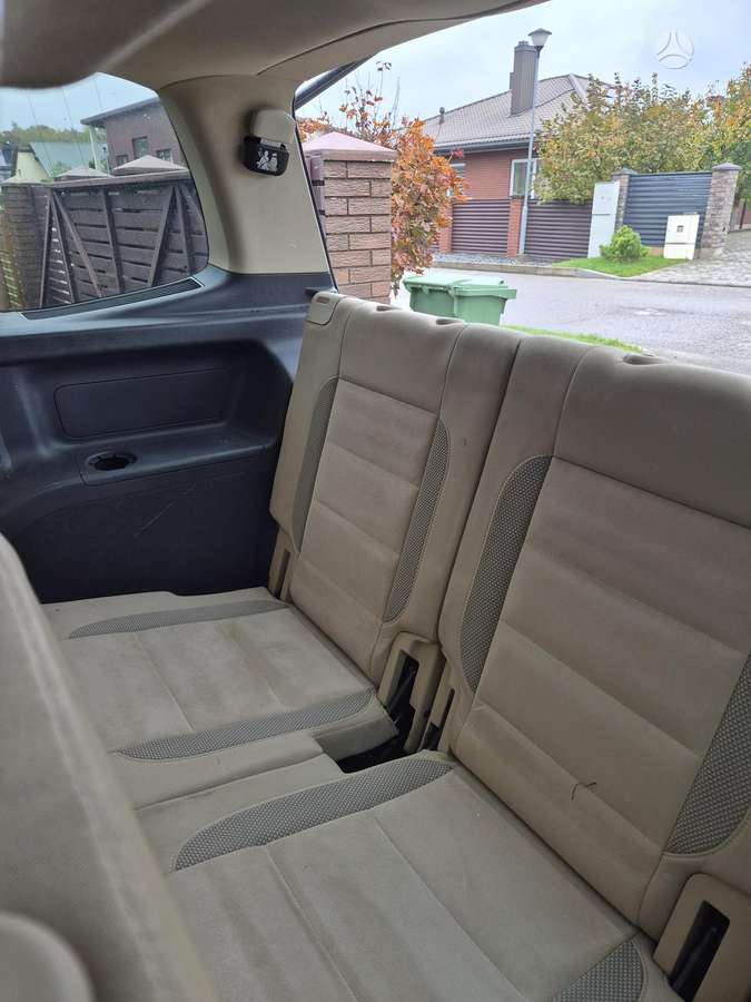 Volkswagen Touran 2010 — photo 7
