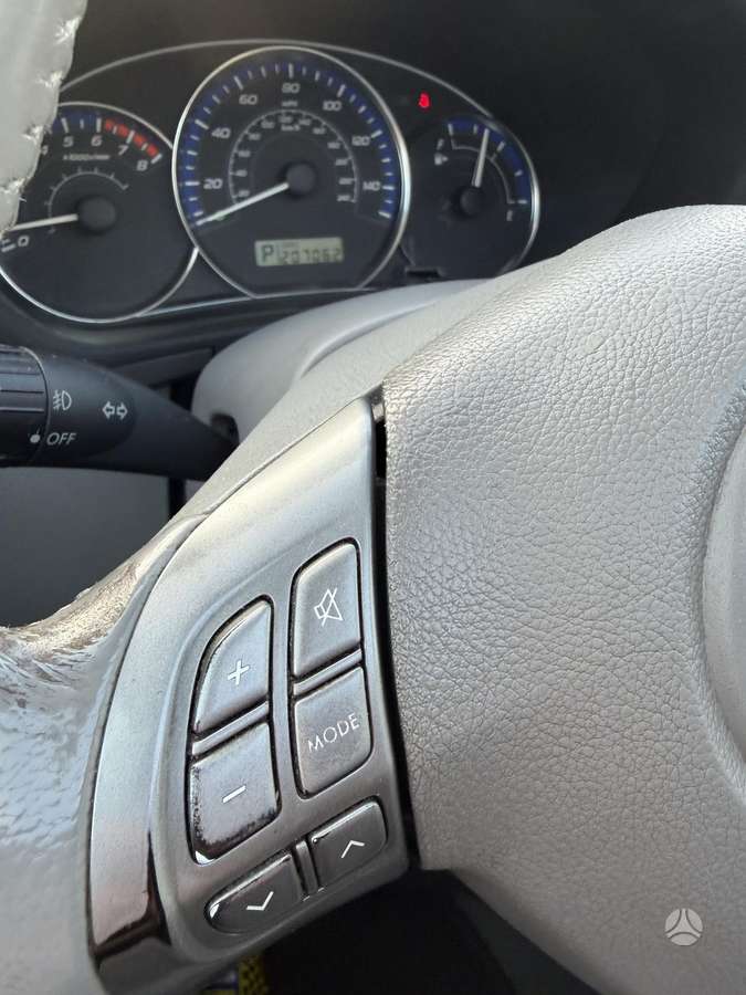 Subaru Forester 2010 — photo 17