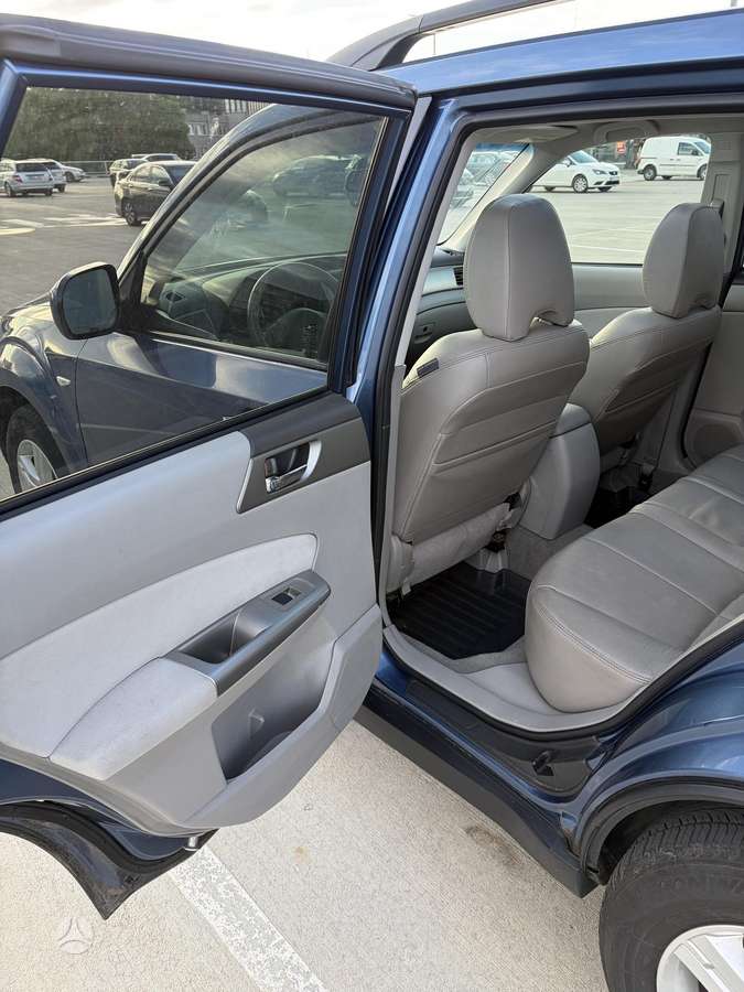 Subaru Forester 2010 — photo 18