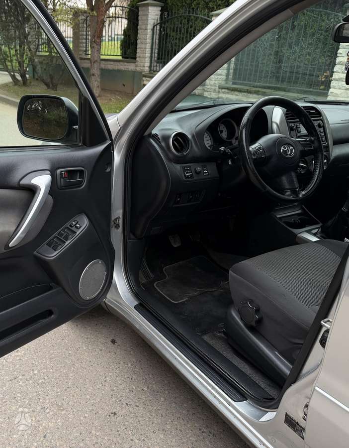 Toyota RAV4 2006 — photo 13