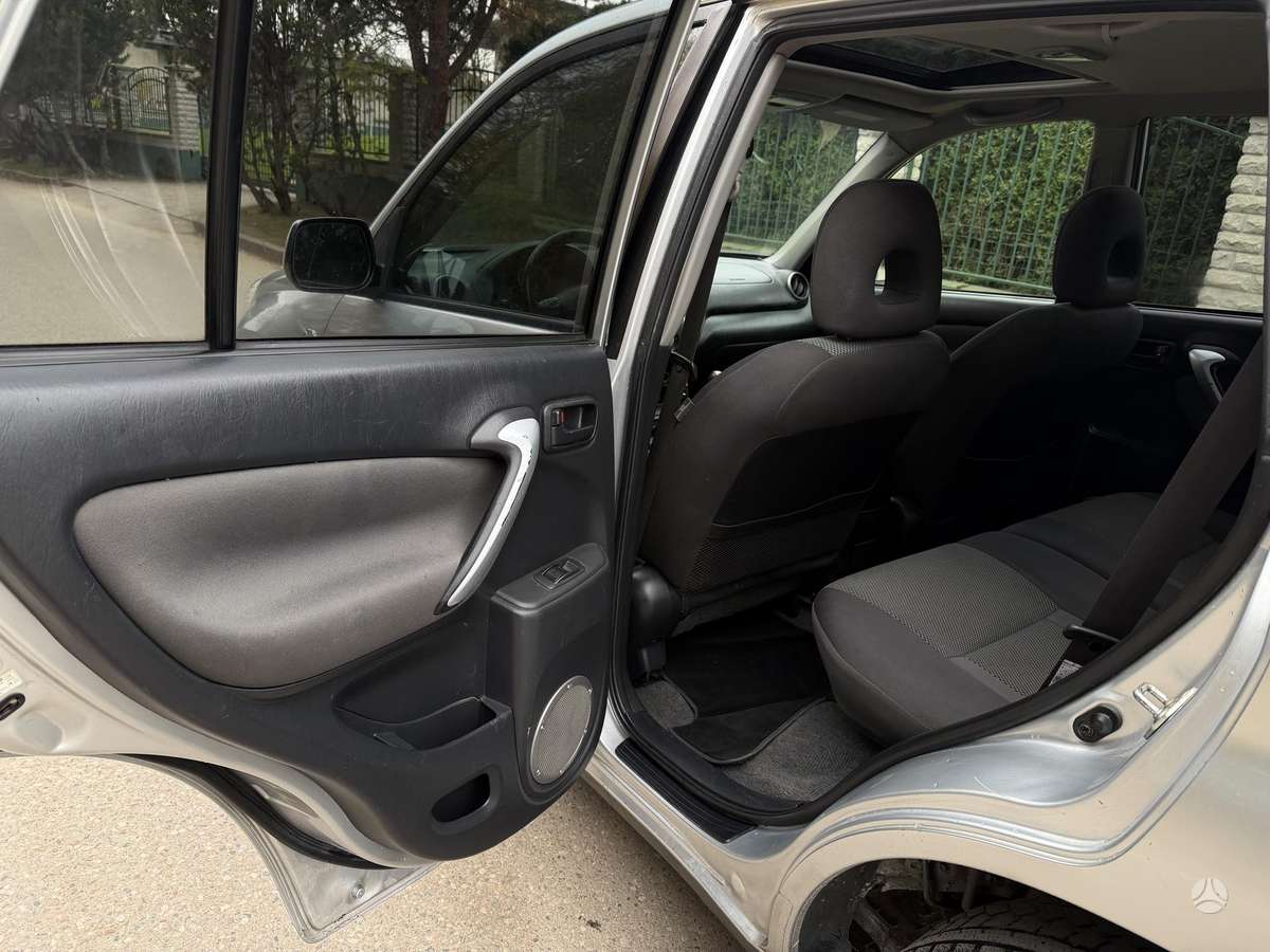 Toyota RAV4 2006 — photo 15