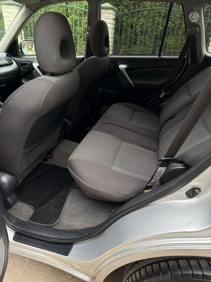 Toyota RAV4 2006 — photo 16