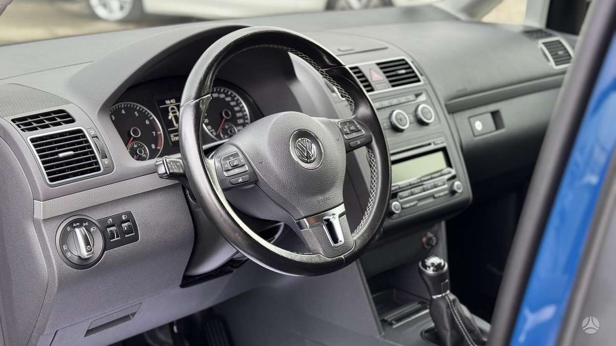 Volkswagen Touran 2012 — photo 10