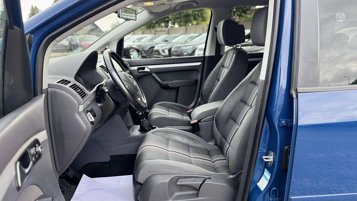 Volkswagen Touran 2012 — photo 12