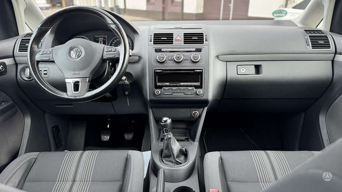 Volkswagen Touran 2012 — photo 13
