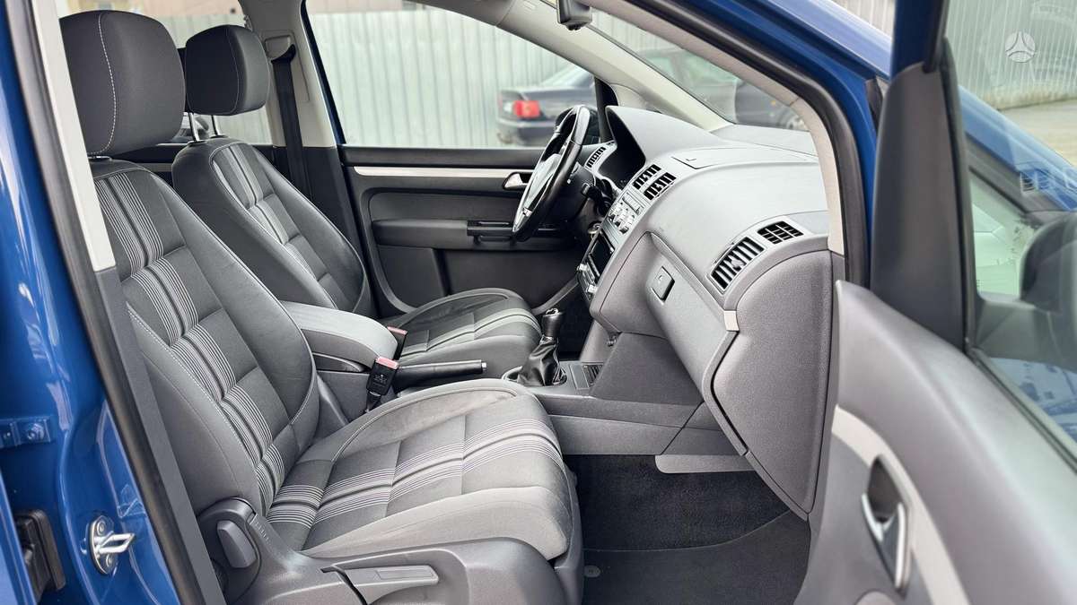 Volkswagen Touran 2012 — photo 15