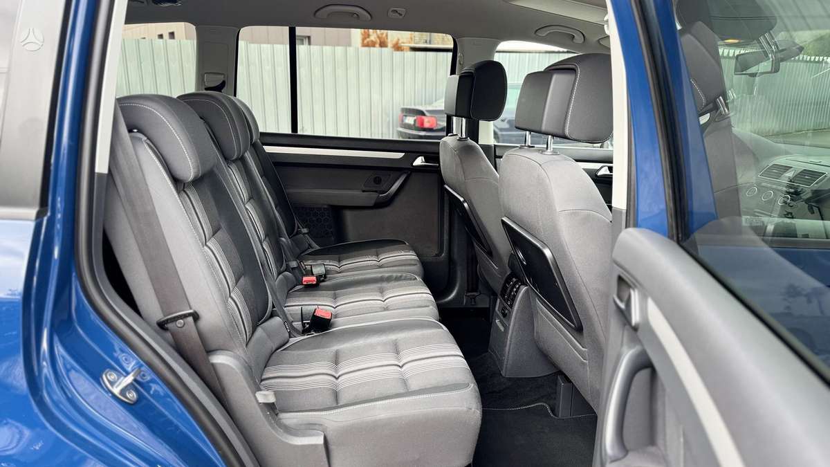 Volkswagen Touran 2012 — photo 17