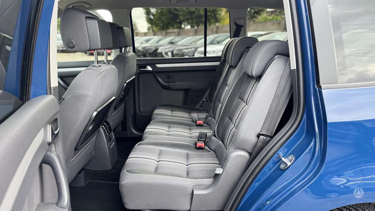 Volkswagen Touran 2012 — photo 18